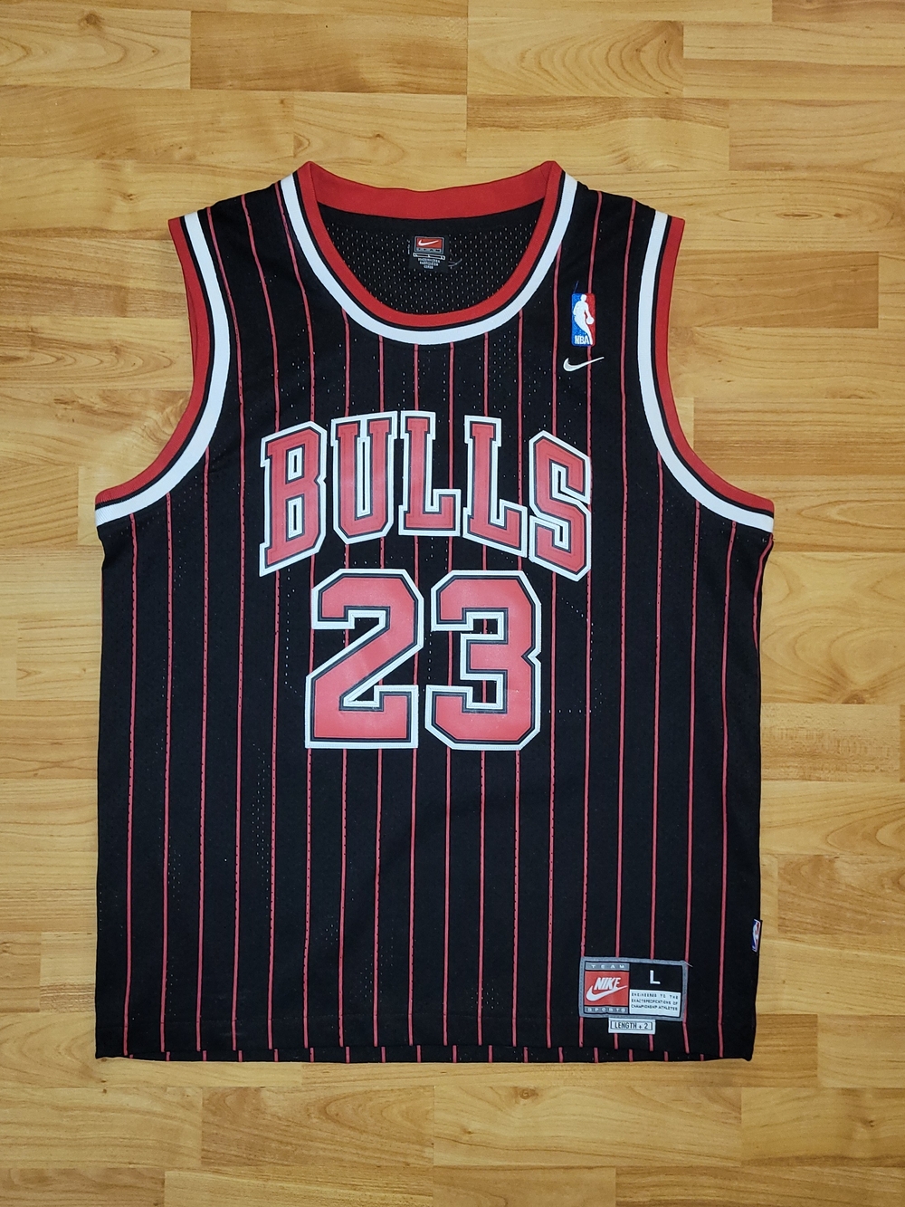 Nike Chicago Bulls Michael Jordan Black & Red Pinstripe Basketball Jersey Large
